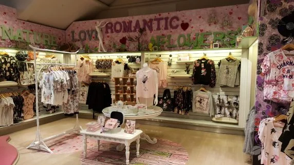 disney village disneyland paris