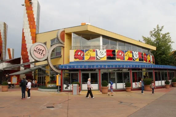 disney village disneyland paris
