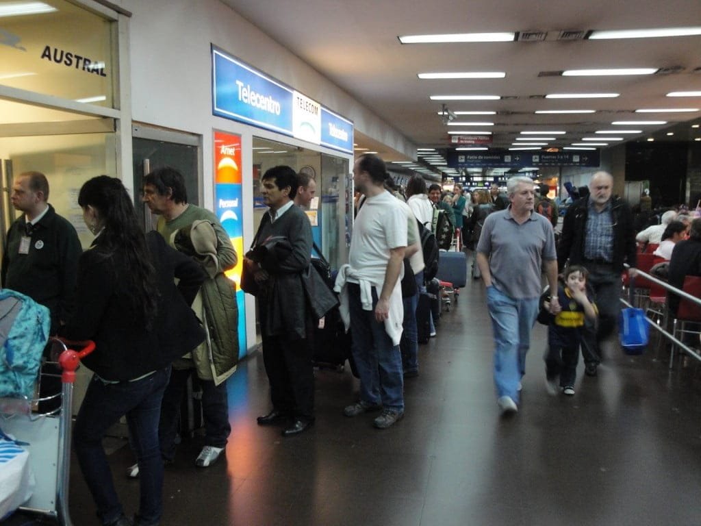 Fila para voucher do lanche e hotel