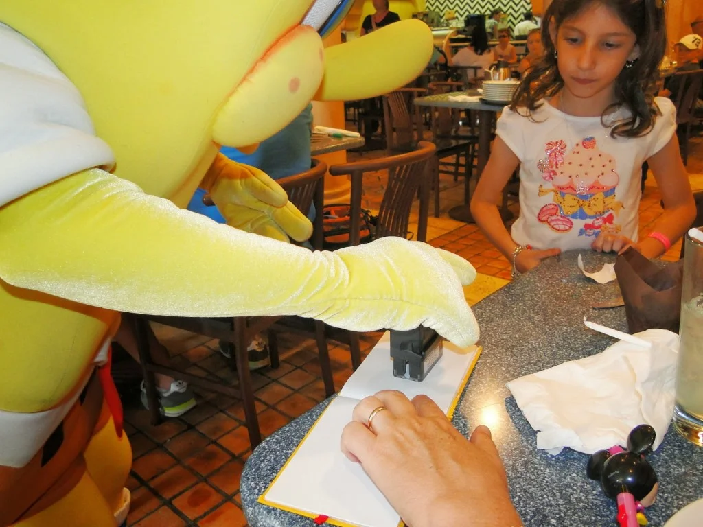 Foto by Andreza Trivillin - Almoço com personagens na Universal
