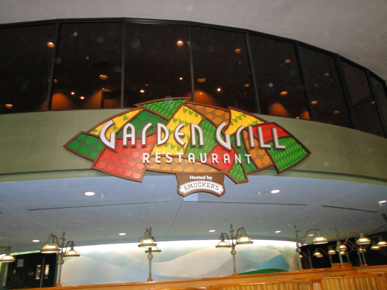 Refeição com Personagens: Restaurante Garden Grill - Indo Pra Orlando