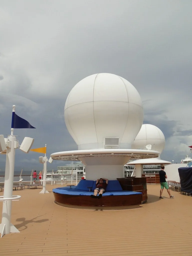 - Disney Dream - Cove Cafe