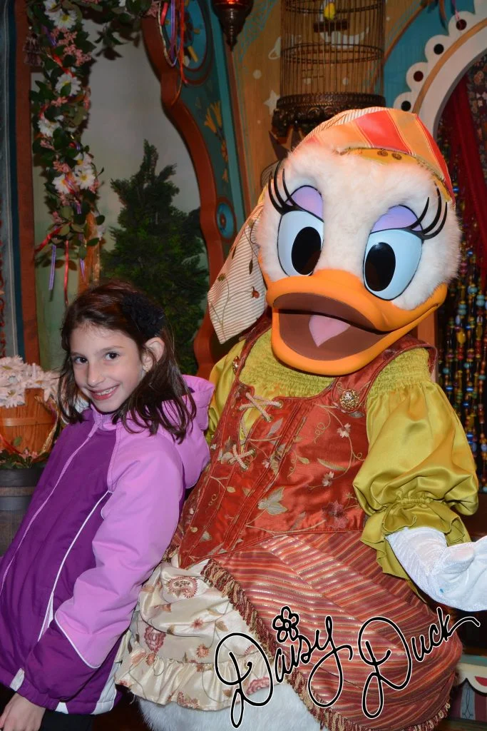 MK_SBCSIDESHOWDAISYCHAR_7123908843