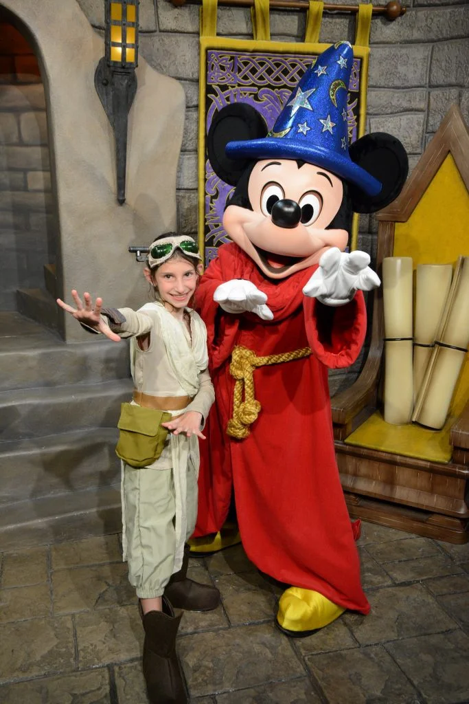 STUDIO_REDCARPETBCHAR_7752680040