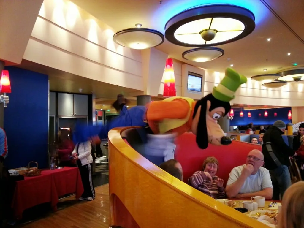 refeições com personagens na Disney