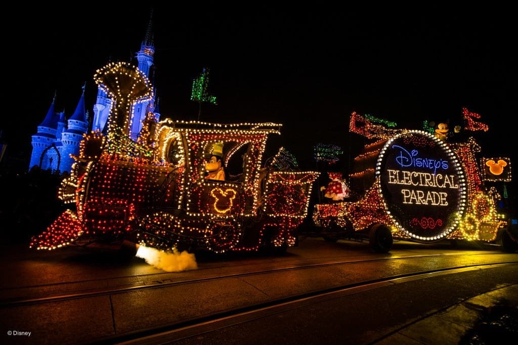 Disneys-Electrical-Parade-4